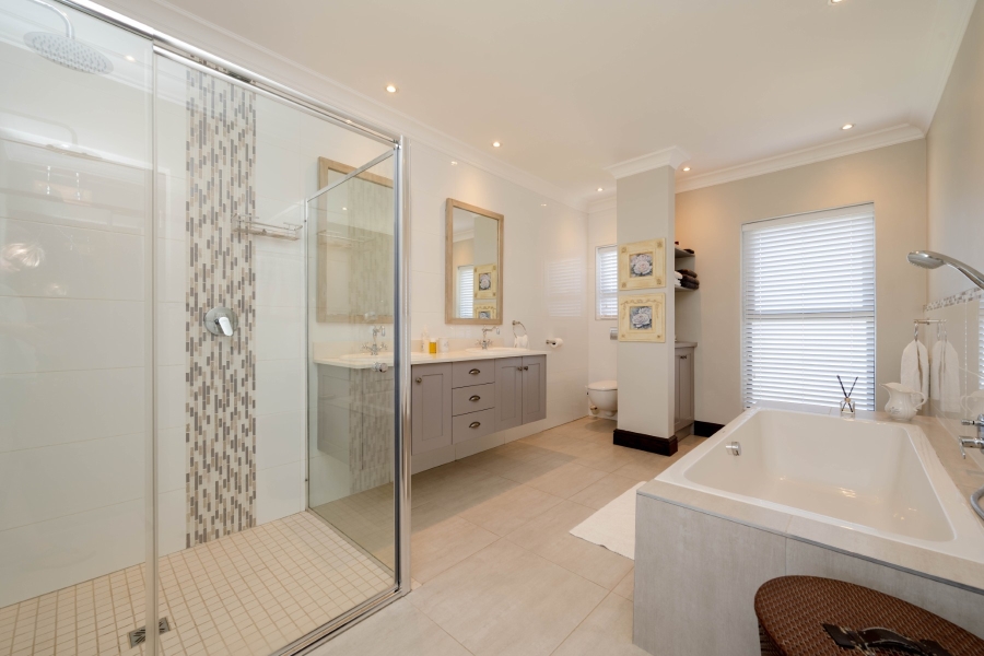 4 Bedroom Property for Sale in The Hill Western Cape